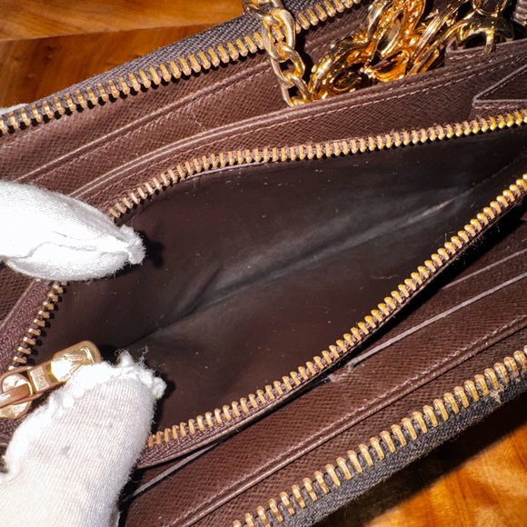 Louis Vuitton
Vintage 2011 Zippy Wallet - Picture 7 of 15